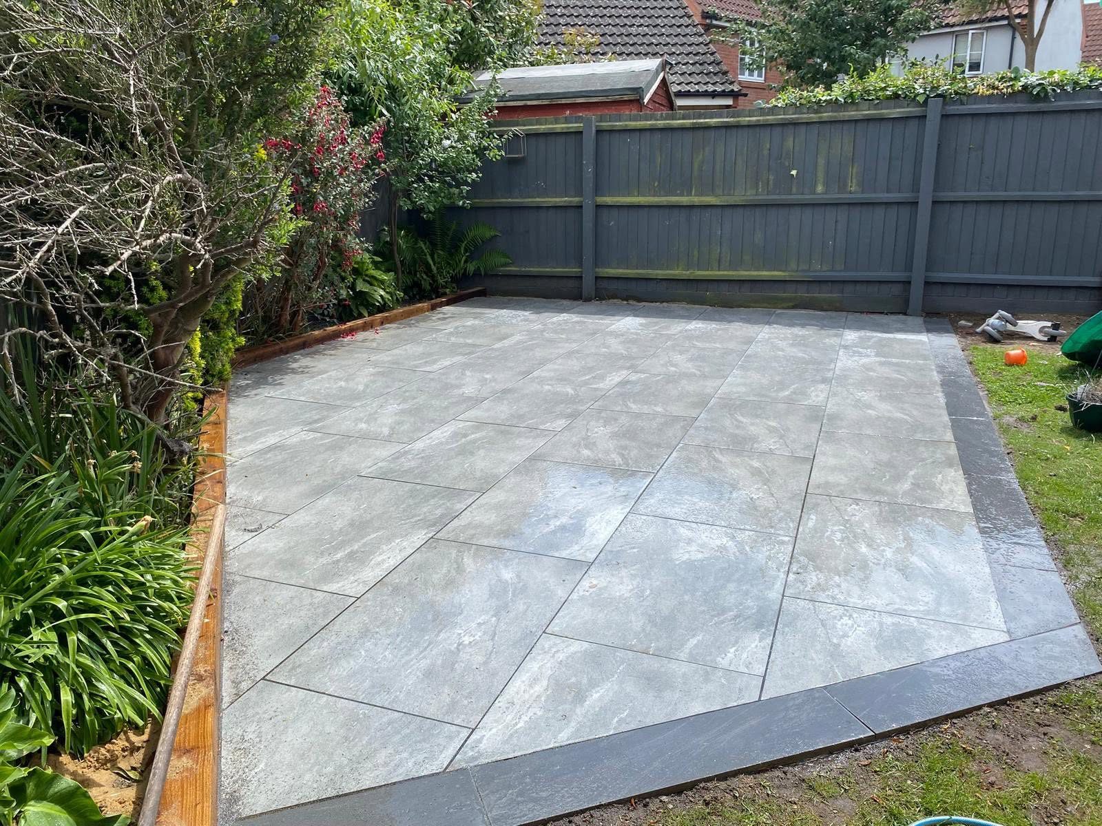 Tricky shaped patio, done to perfection